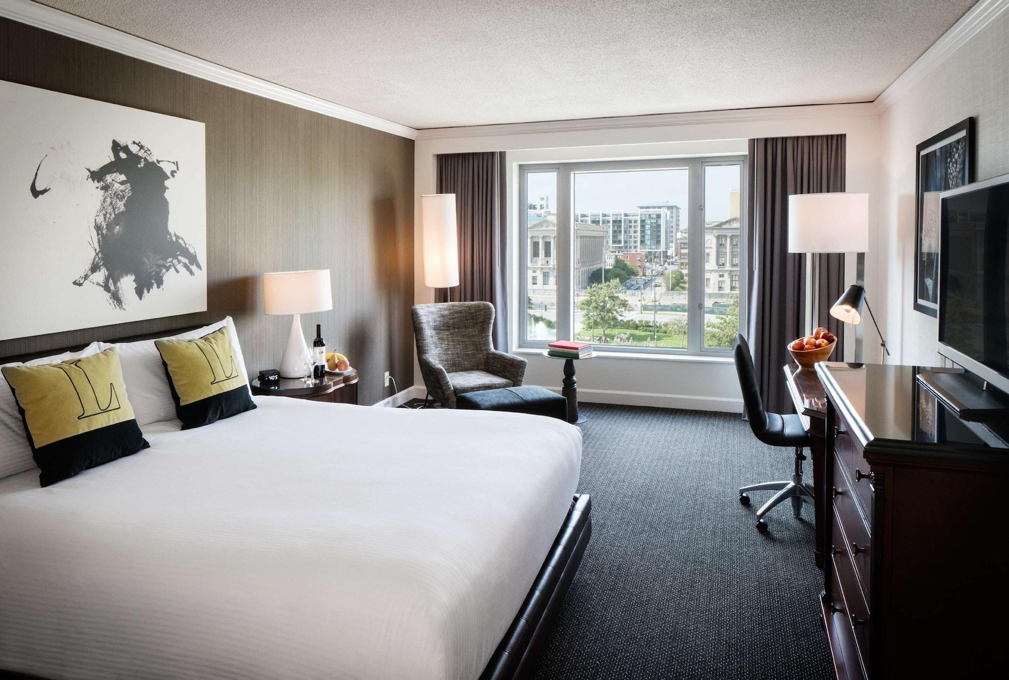 Executive, Suite, King Bed, Parkway View