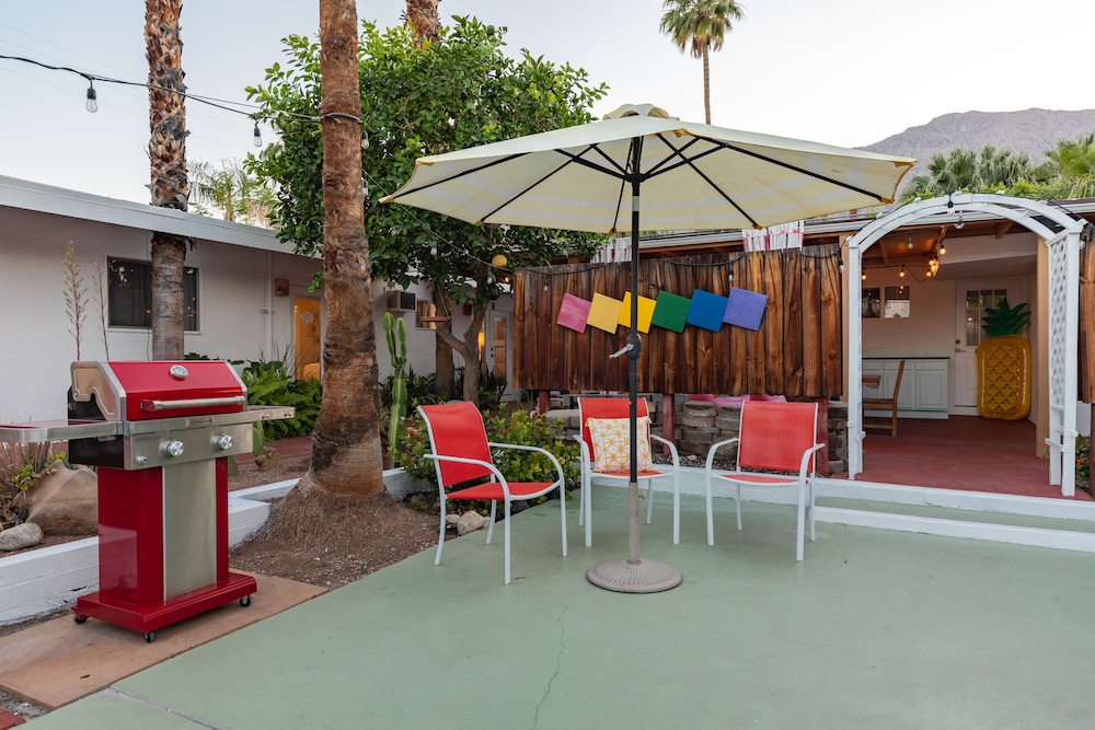 Float Palm Springs 42/50