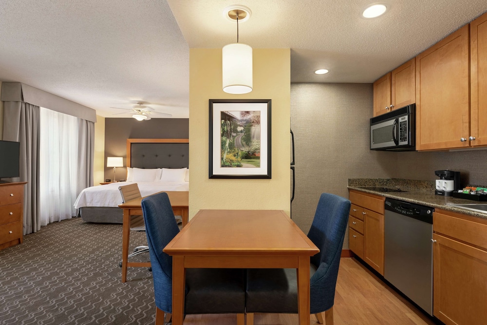 Homewood Suites by Hilton Allentown-Bethlehem Airport 24/38