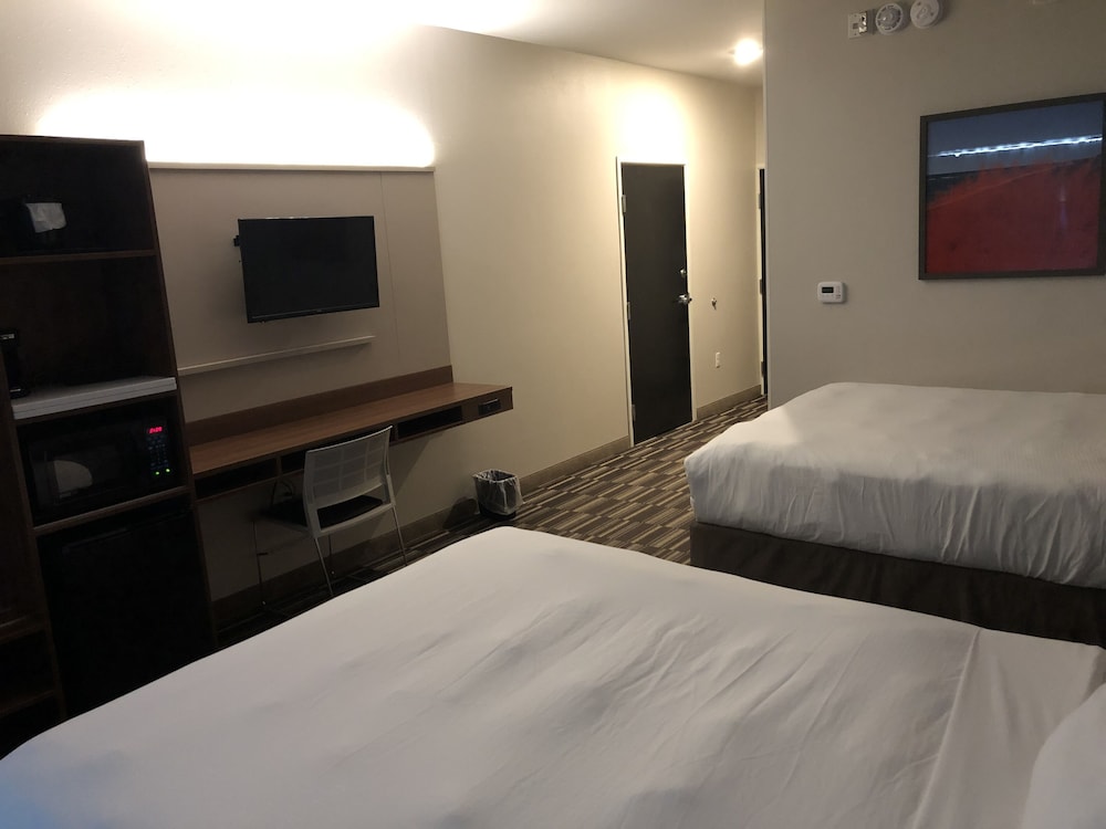Microtel Inn & Suites By Wyndham Windham 6/41