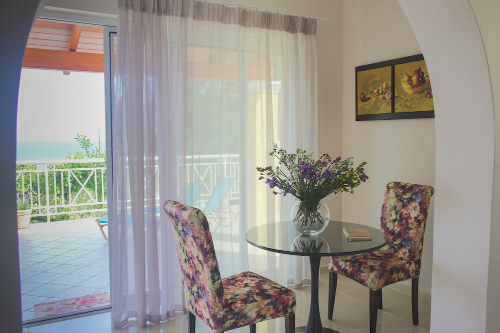Brentanos Apartments - View Of Paradise 24/50