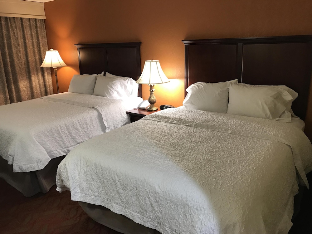 Hampton Inn Suites Bolingbrook 11/48