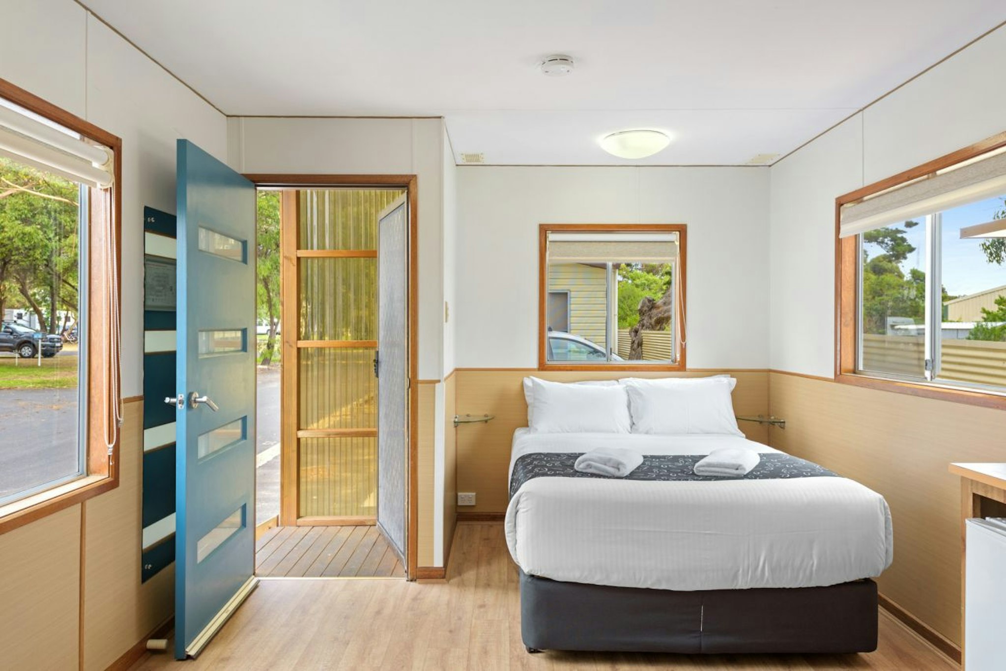 Economy, Studio, Cabin