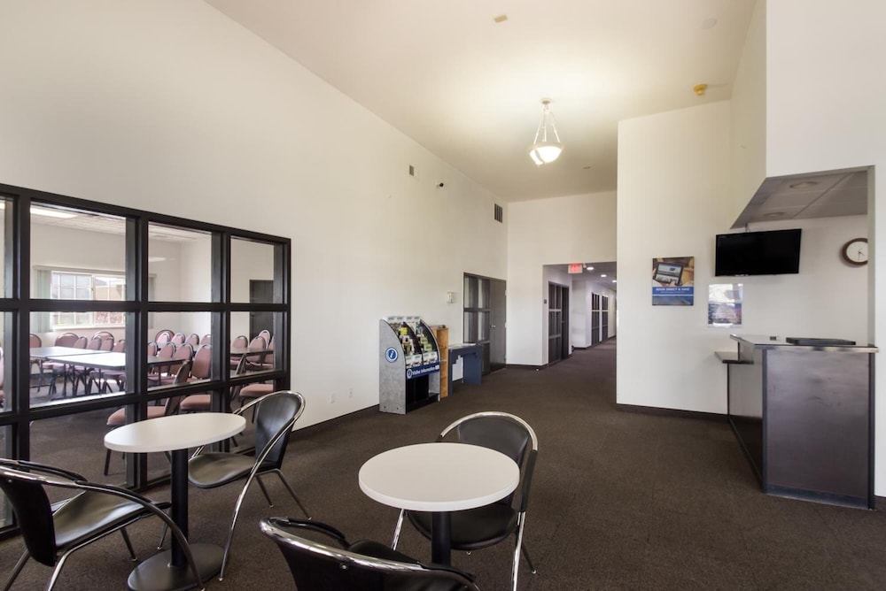Motel6 Rothschild 25/37