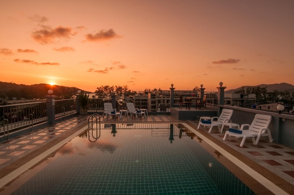 The Crystal Beach Hotel 46/56