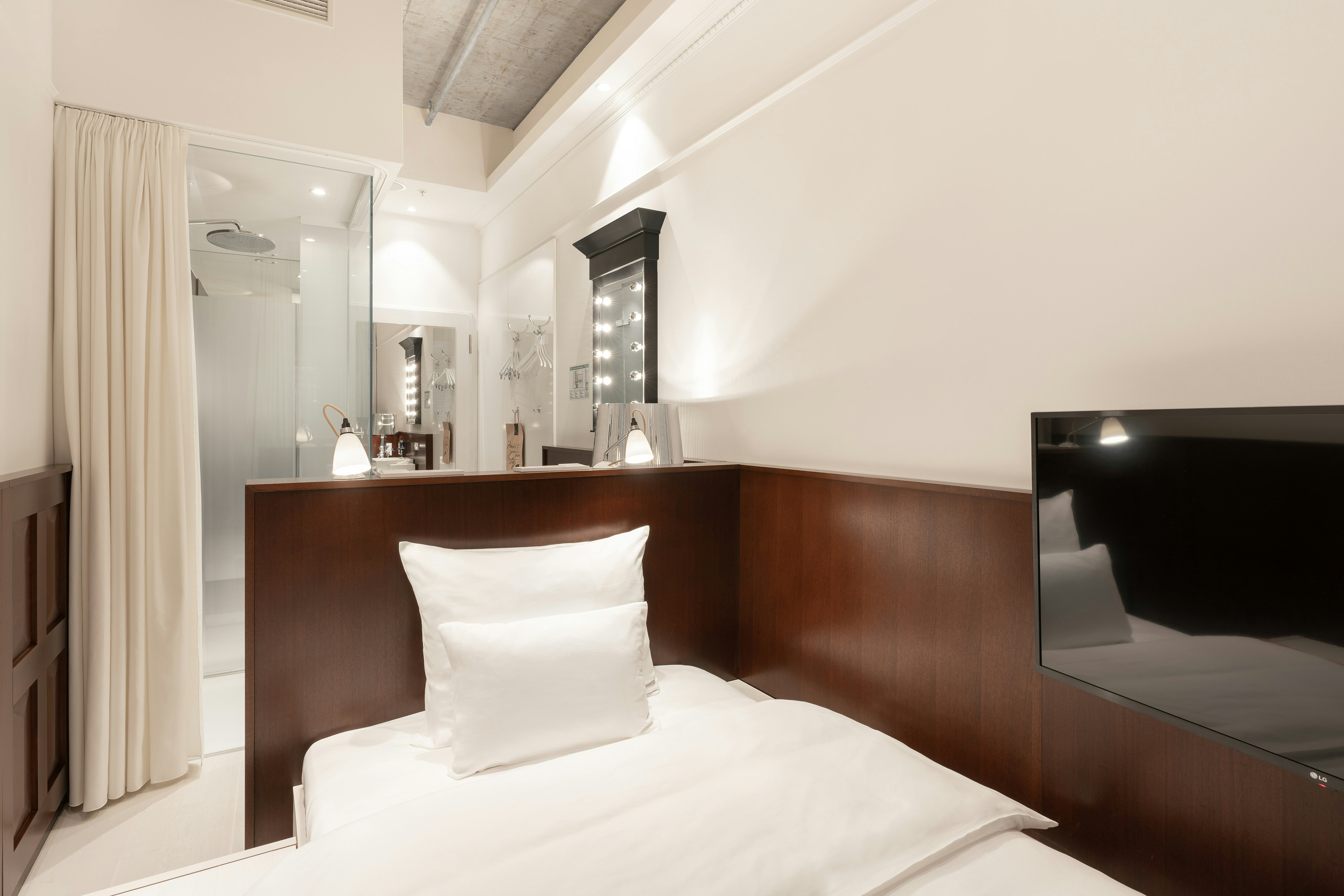 Ruby Louise Hotel 26/50