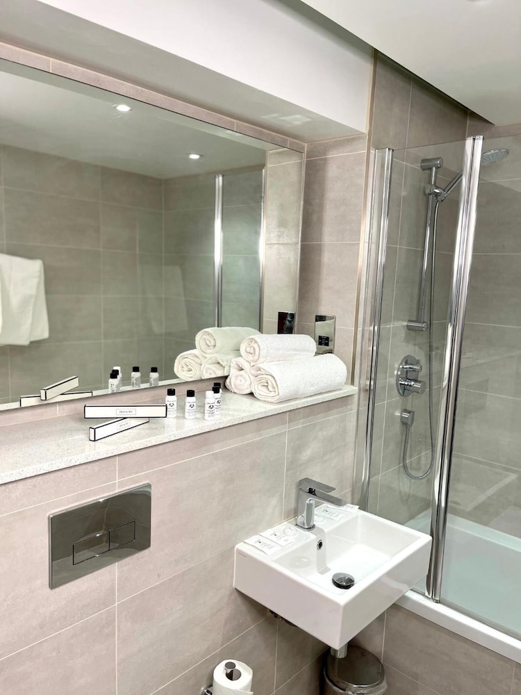 Axiom Park Hotel 50/50