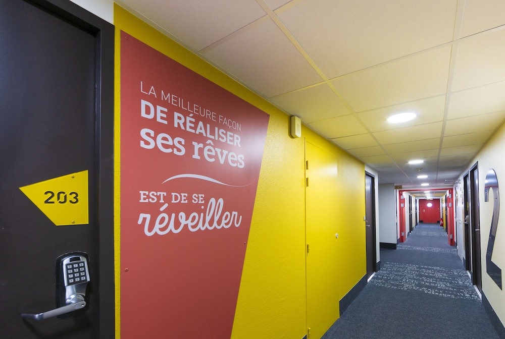 Lobby at B&B Hotel Dunkerque Centre Gare, DUNKIRK