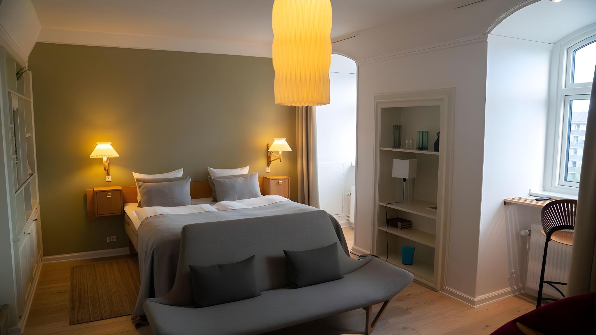 Junior Suite, Queen Bed