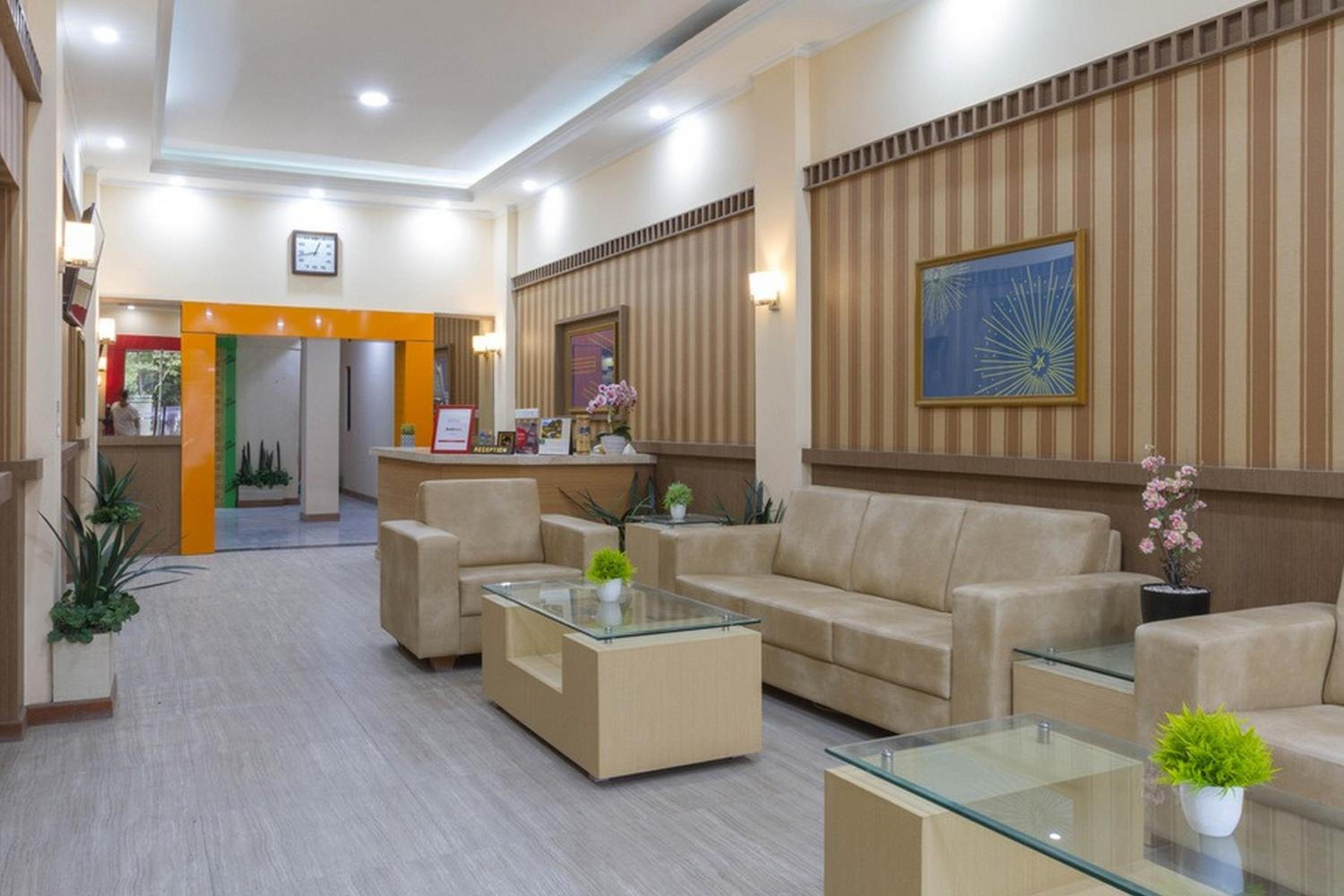 RedDoorz near Istana Plaza 2 31/50