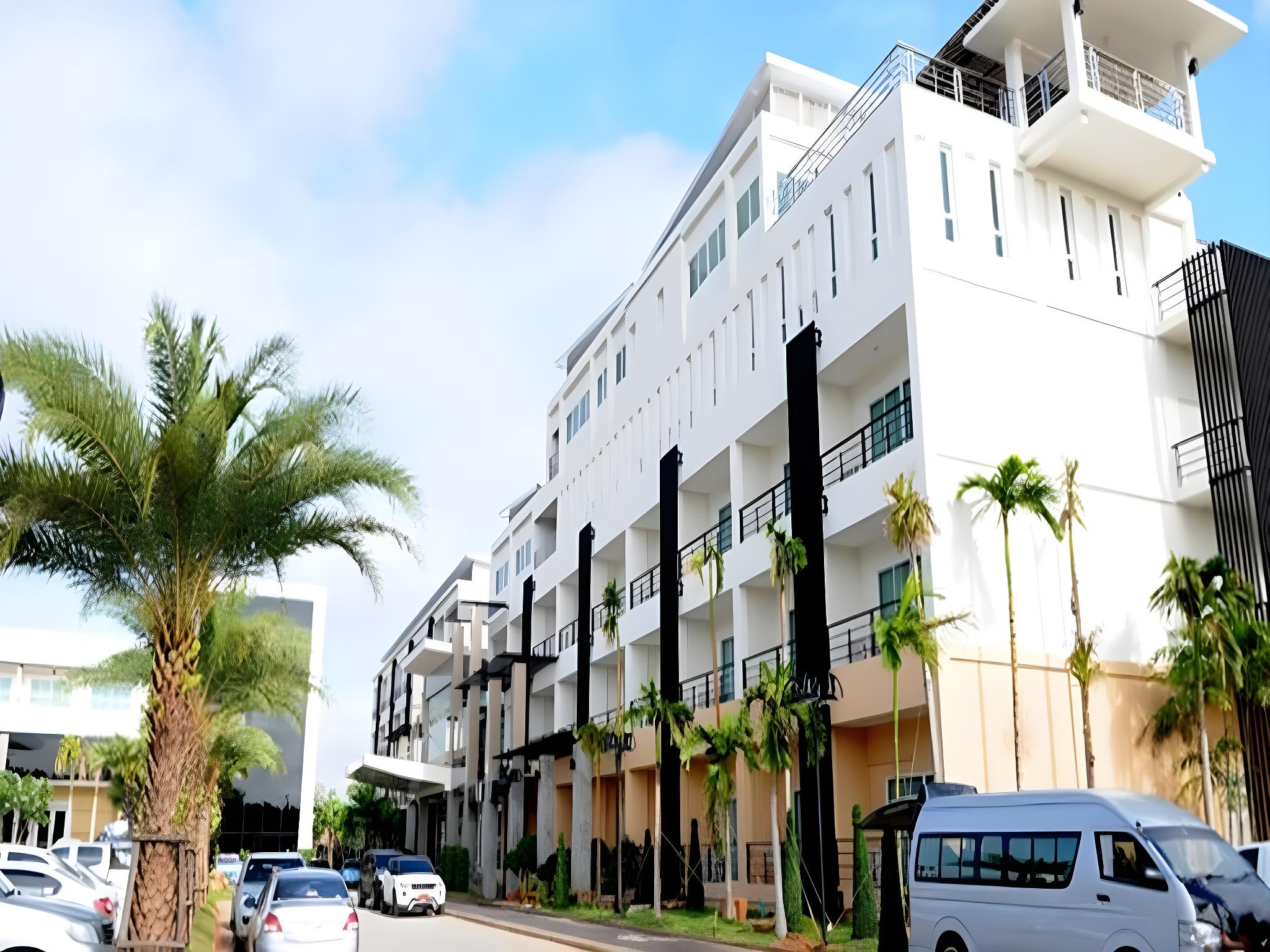 Deluxe, Double or Twin Bed, Pool Access