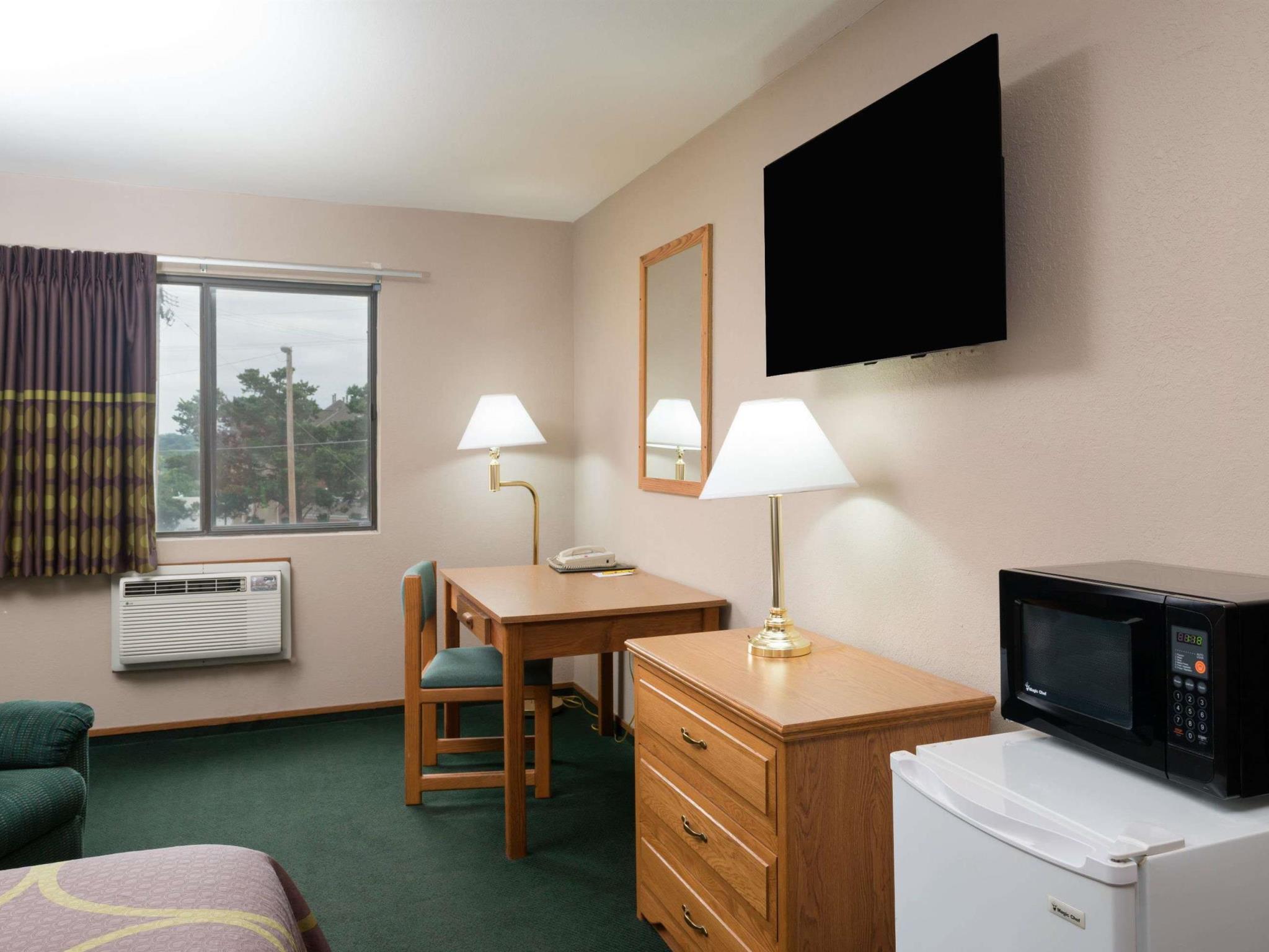 Super 8 by Wyndham Omaha NE 21/28