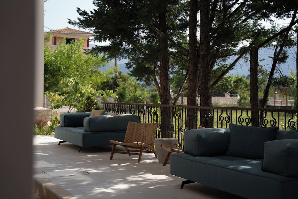 Elisso Hotel 27/50