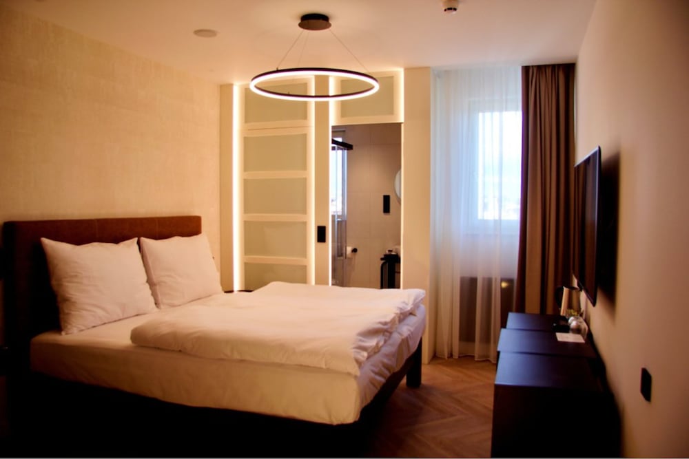 Red And Blue Design Hotel Prague 22/57