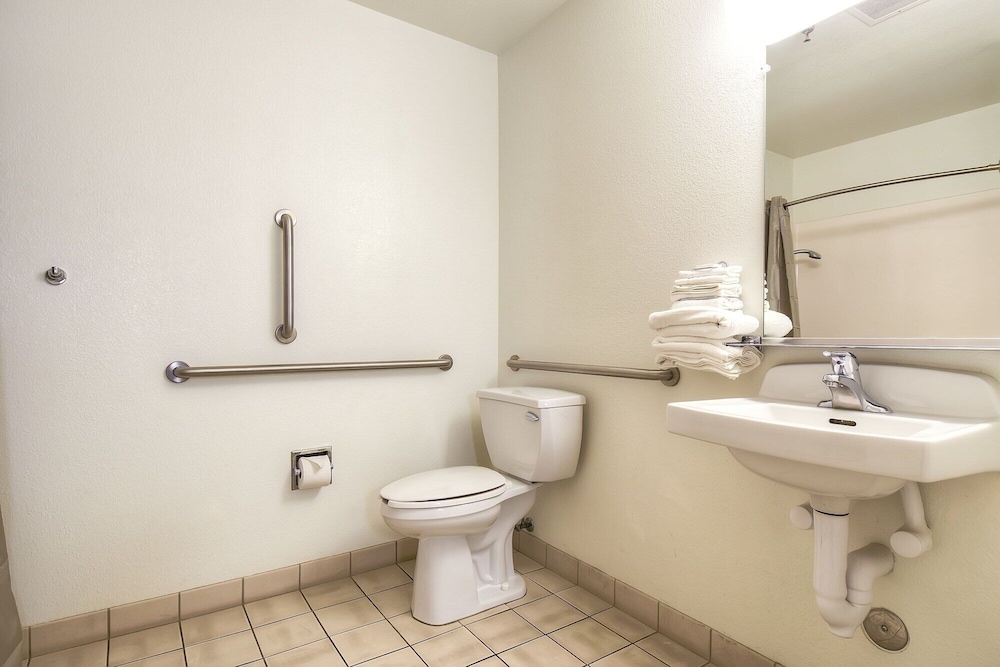 Motel6 Bakersfield, CA - Convention Center 35/37