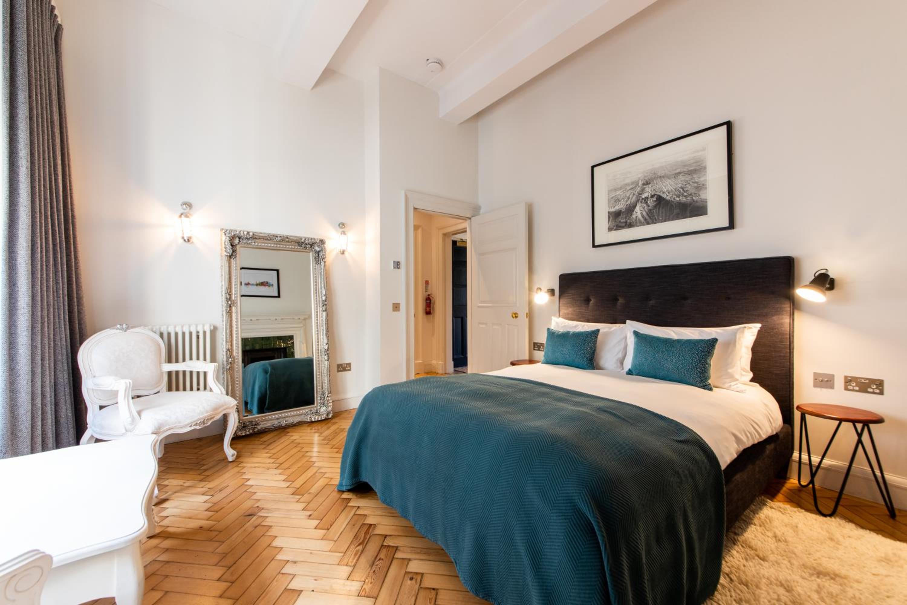 2 Bedrooms, Apartment, 1 Queen and 1 Double Bed, West Wing