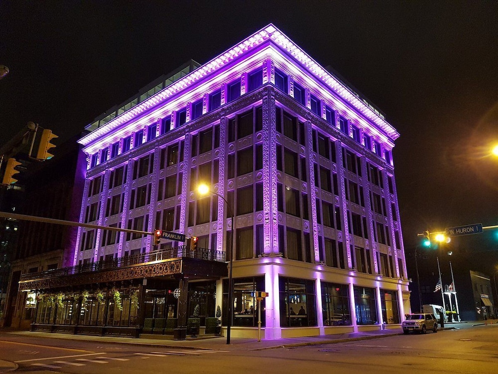 Curtiss Hotel Ascend Hotel Collection 4/50