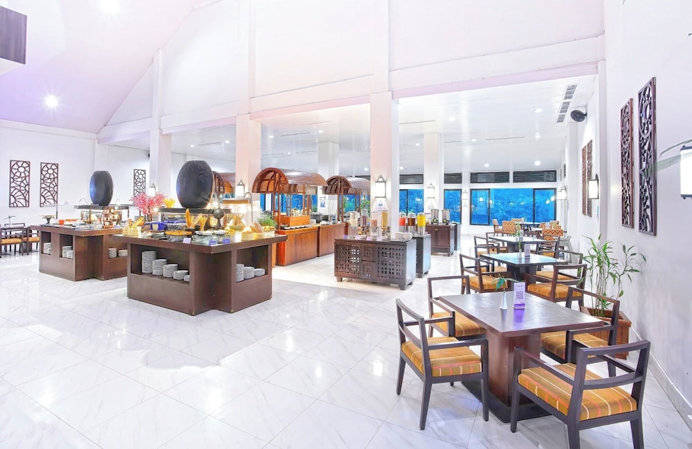Lido Lake Resort by MNC Hotel 42/63