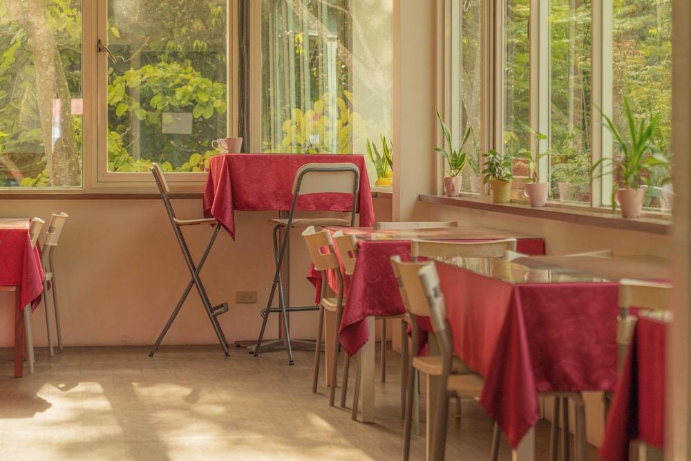 Regale Villa Hotel 59/73