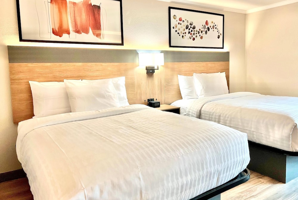 Suite, King Bed, Sofa, Kitchenette, Hawthorn Extended Stay by Wyndham Jackson 3/7