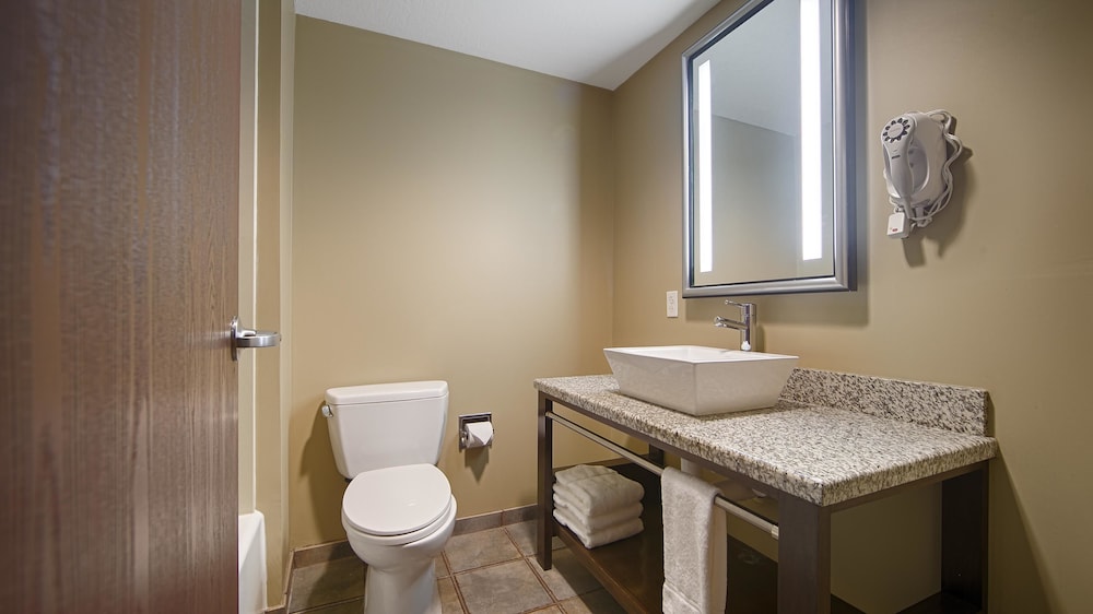 Best Western Plus Olathe Hotel 9/34