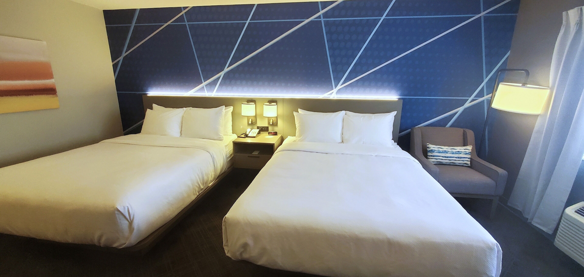 STANDARD, 2 QUEEN BEDS