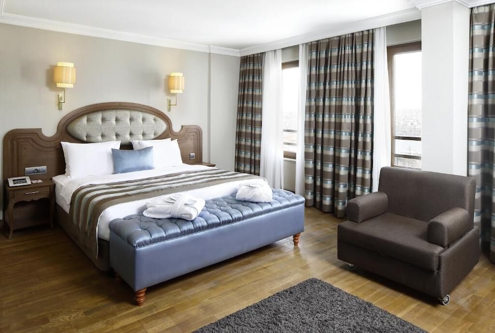 DELUXE, QUEEN BED, SEA VIEW