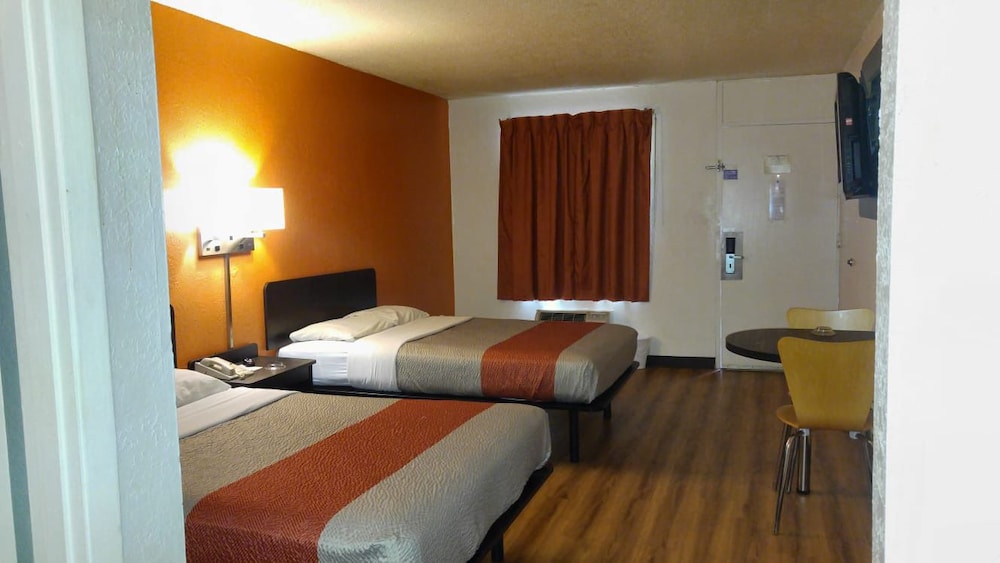 STANDARD, 2 DOUBLE BEDS