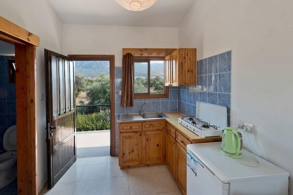 BARE HILL HOLIDAY VILLAGE 43/44