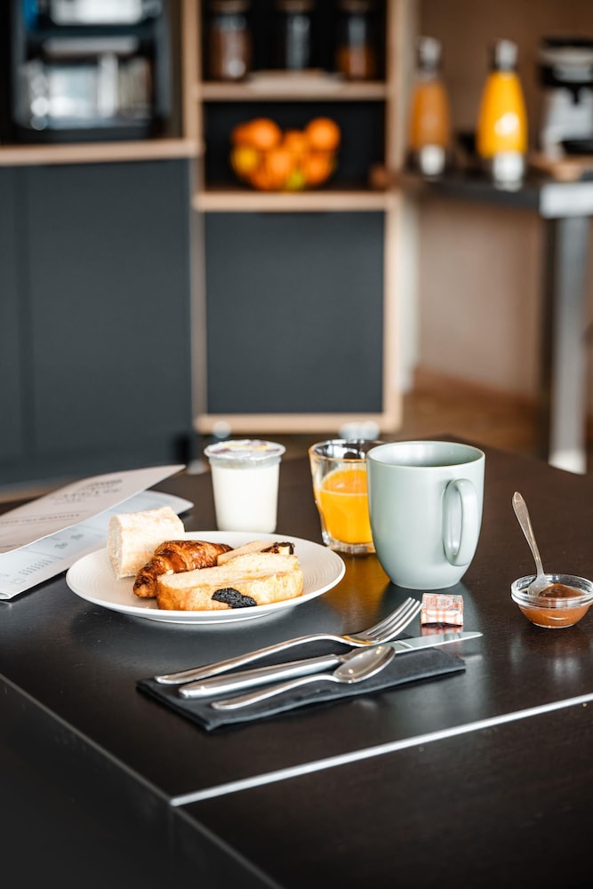 Brit Hotel Guingamp L Armor 33/50
