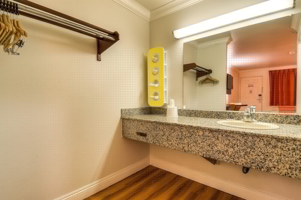Motel6 Menifee, CA 17/71
