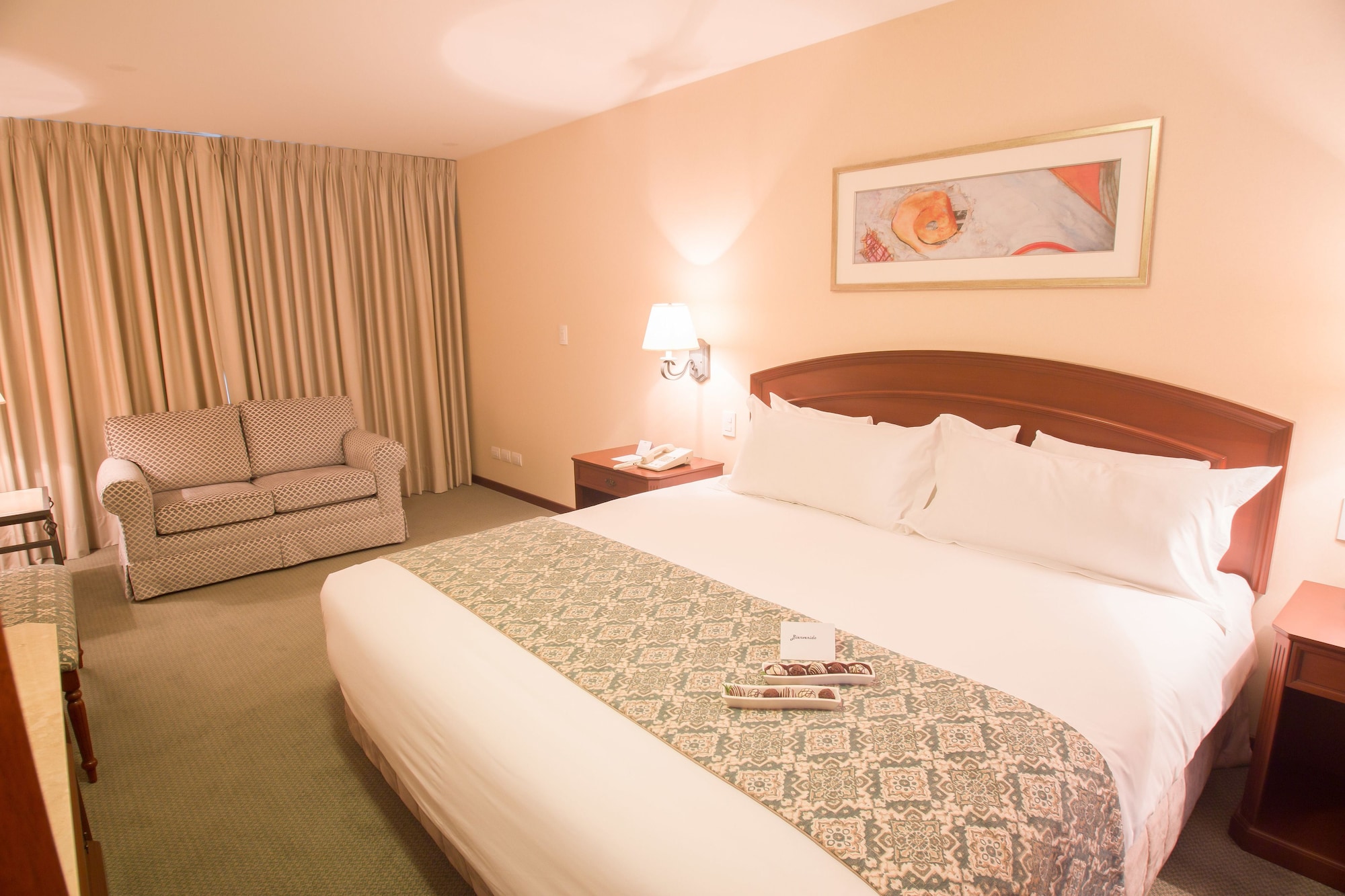 EXECUTIVE, SUITE, KING BED