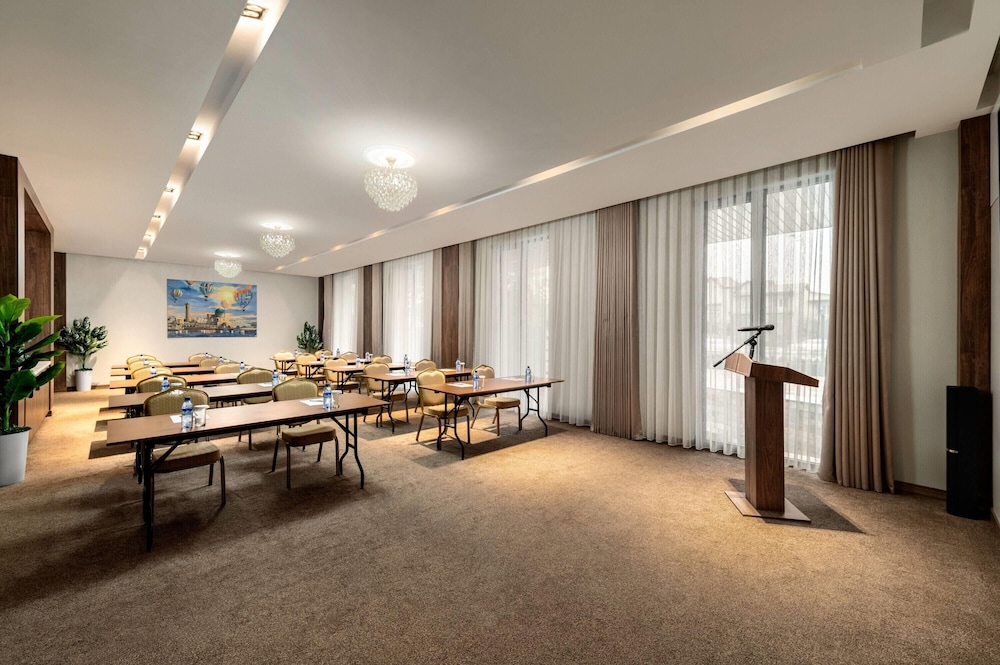 Ramada Encore by Wyndham Bukhara 52/66
