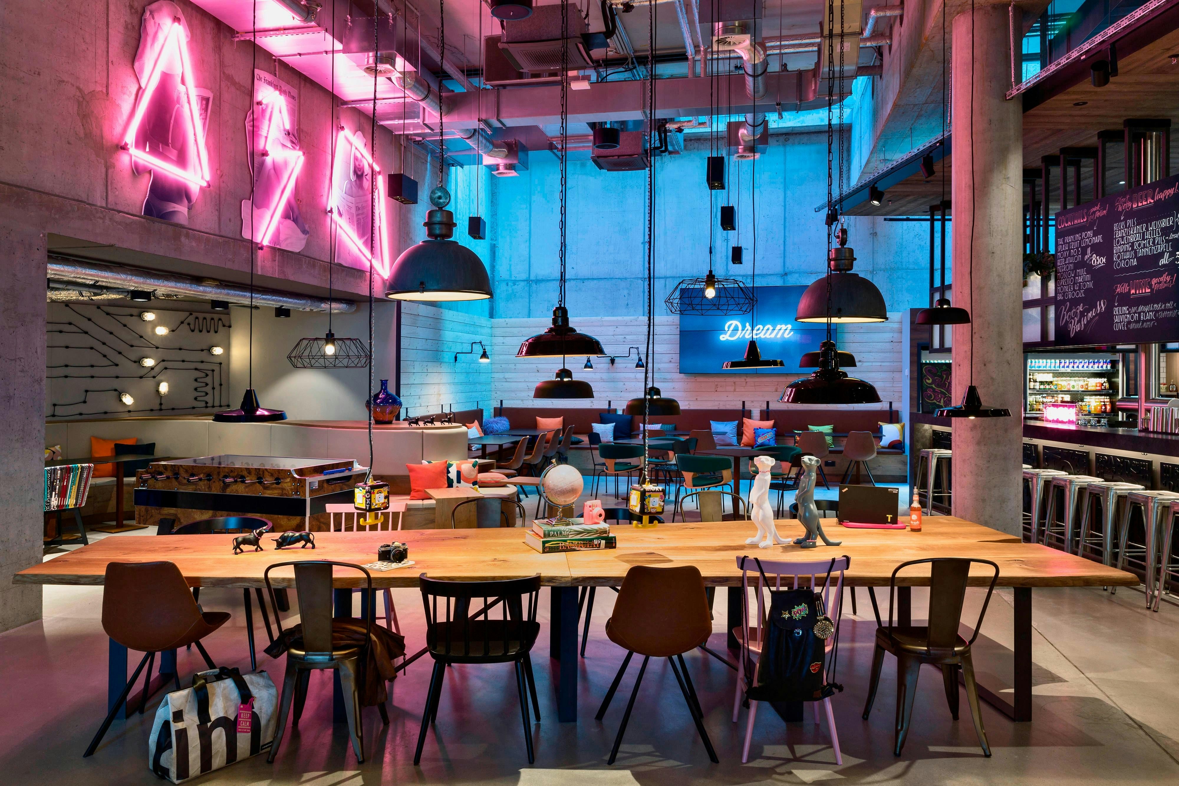 MOXY FRANKFURT CITY CENTER 30/45