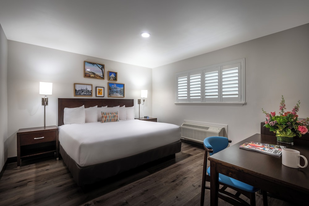 Alpine Inn Near Convention Center And the Park 23/44