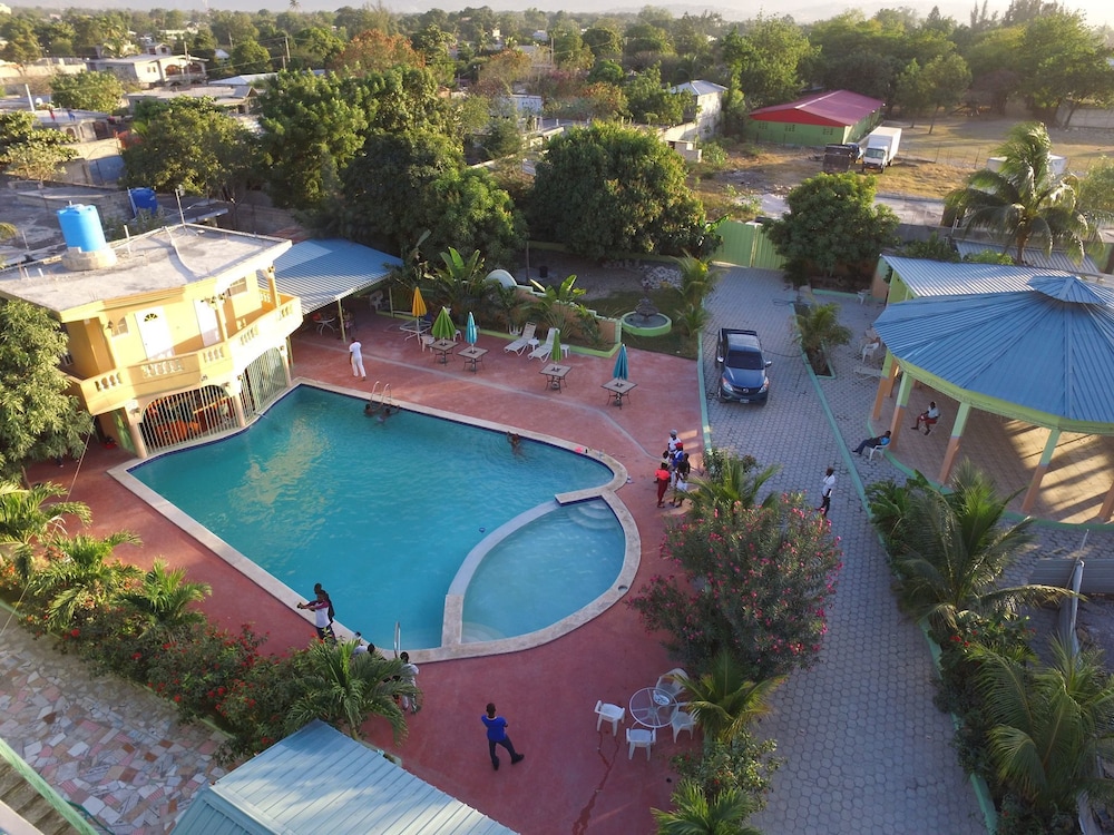 La Cayenna Hôtel Et Restaurant 32/39