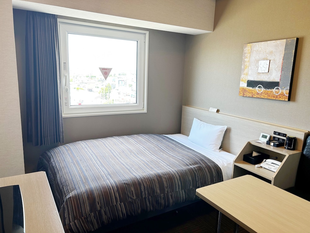 ROOM, SINGLE, SMOKING