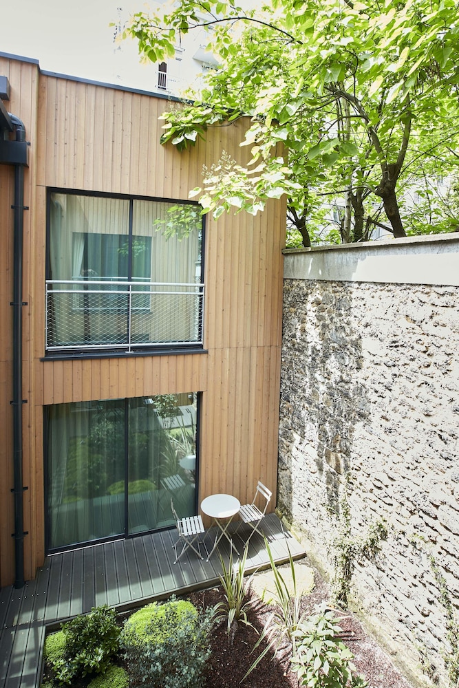 Eden Lodge Paris 5/40