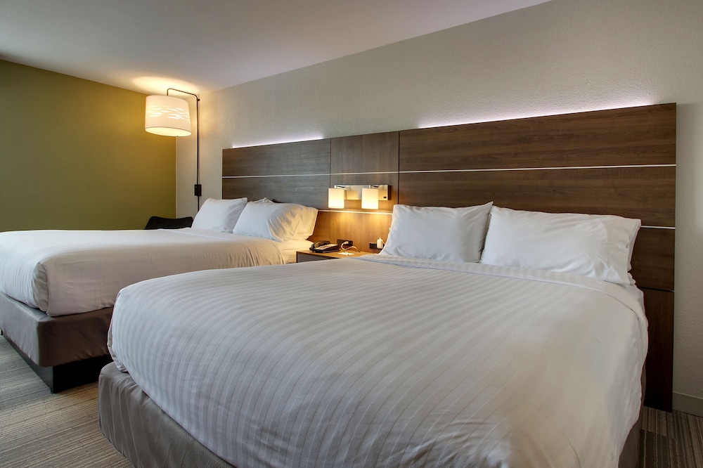 Holiday Inn Express Suites Wapakoneta 19/57