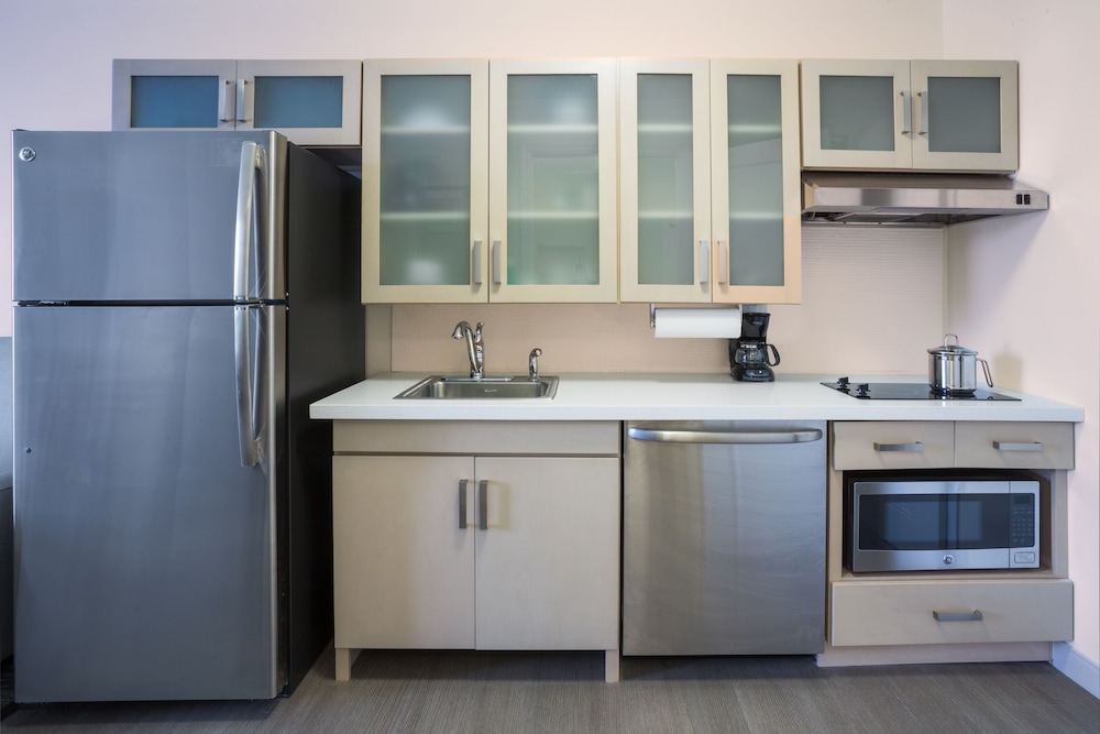 CANDLEWOOD SUITES MIAMI INTL AIRPORT - 36TH ST 5/59