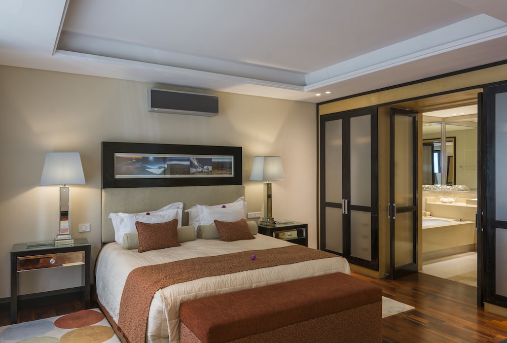 No. 5 Boutique Art Hotel 12/48