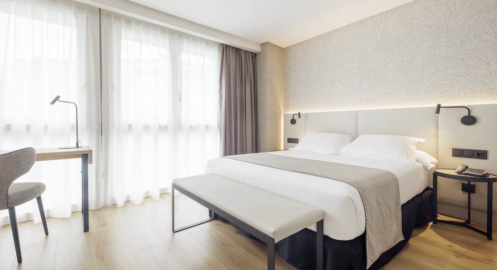 ROOM, SINGLE, DOUBLE BED