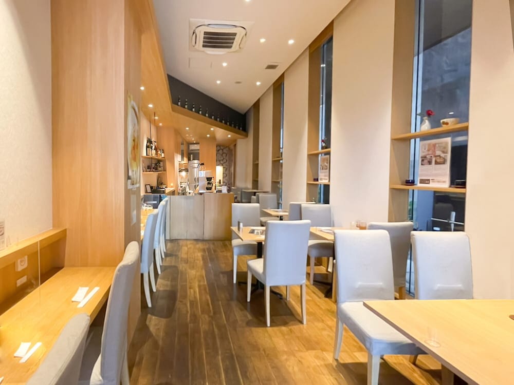 restaurant cafeteria