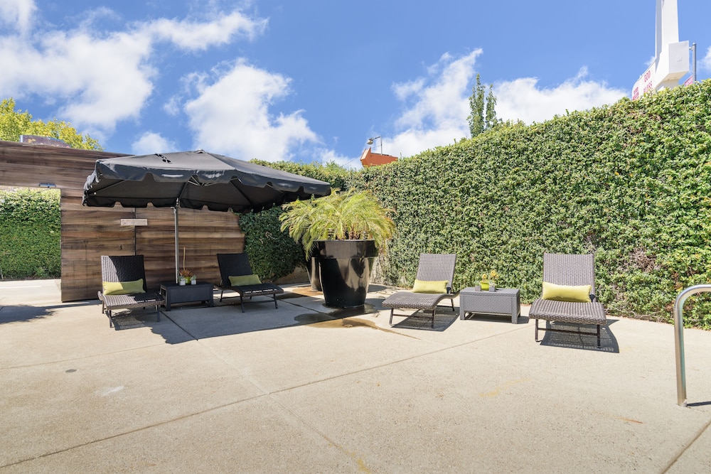 The Greens Hotel 6/46