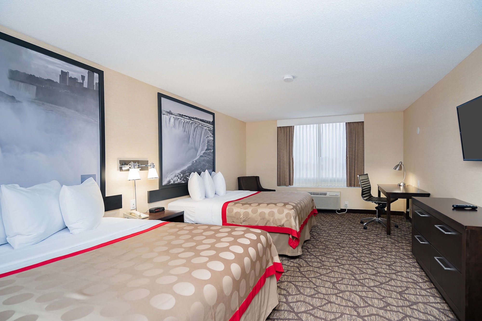 BASIC, 2 QUEEN BEDS