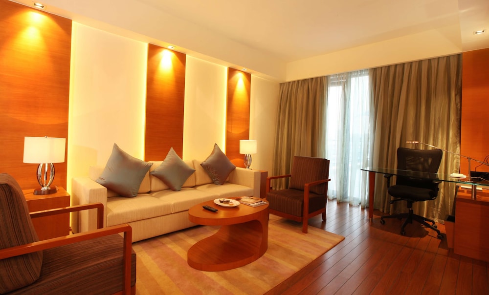 Hyatt Pune 44/70