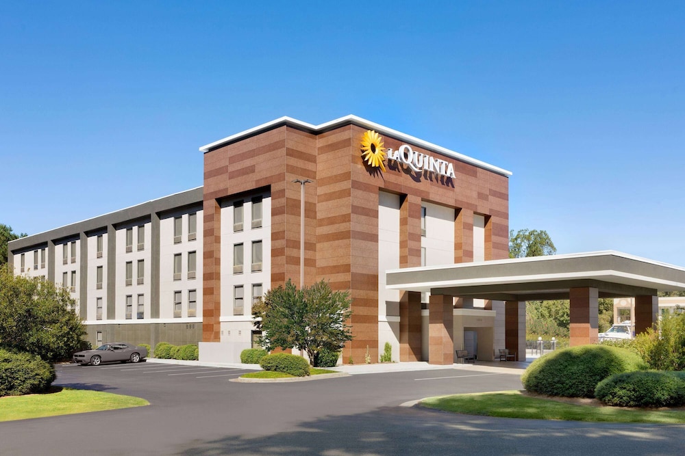 La Quinta Inn Suites By Wyndham Selma Smithfield I 95 2/45