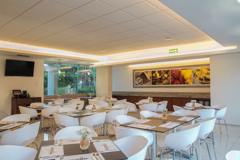 Meson de La Luna Hotel Spa 61/74