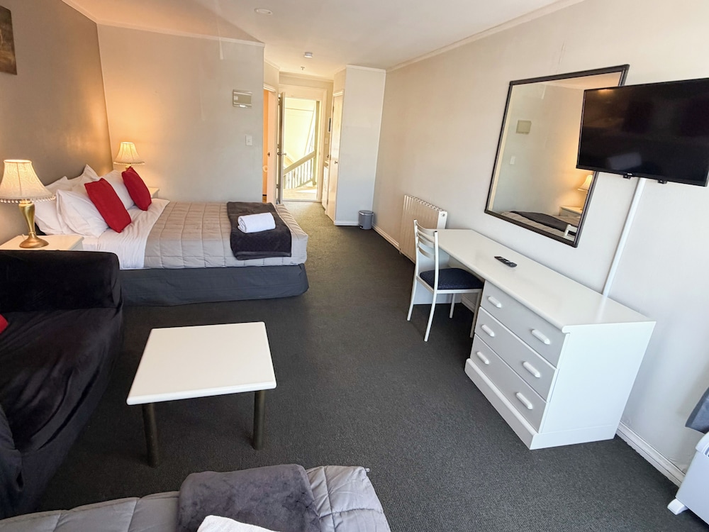 Champers Motor Inn 25/61
