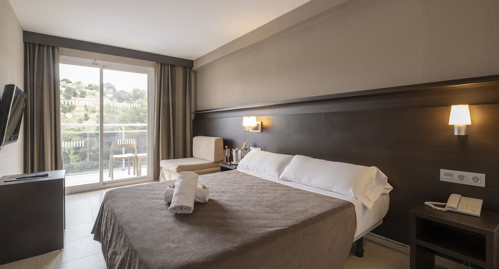 ROOM, POOL VIEW, BALCONY